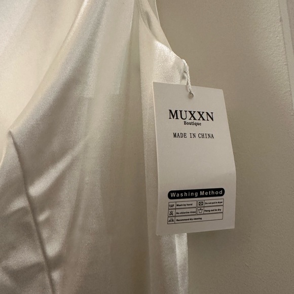 Muxxn Boutique Vintage Mermaid Gown - Picture 7 of 7